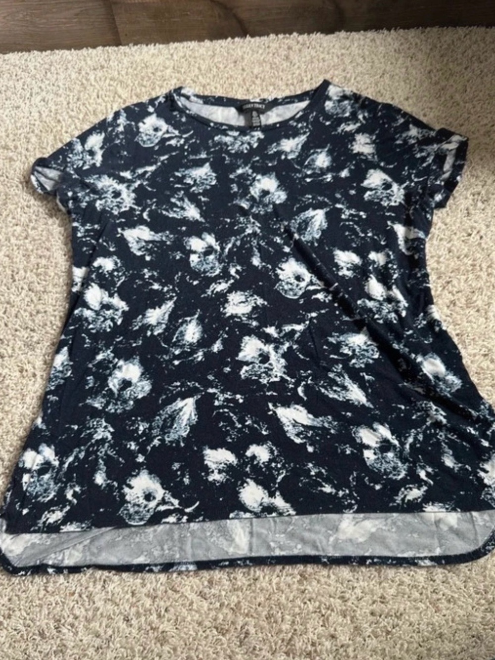 Ellen Tracy Navy Blue and White Short Sleeve Floral Splash Tee